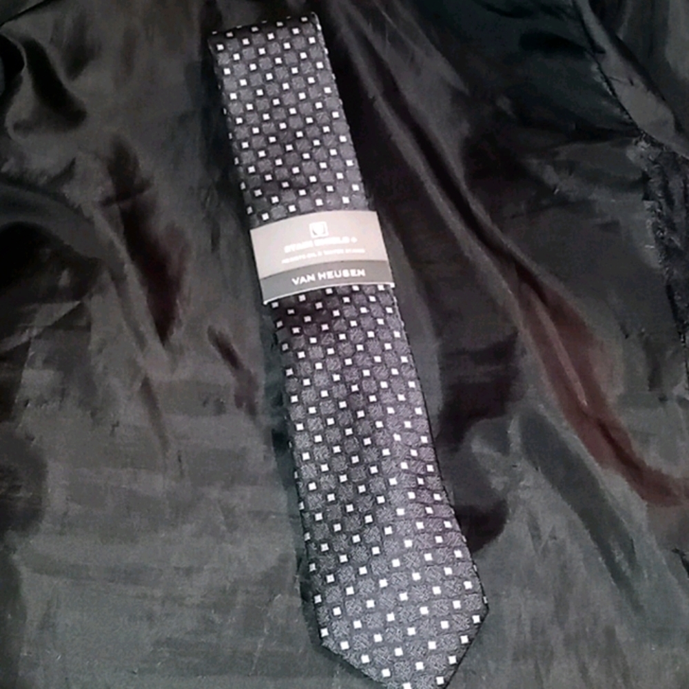 Van Heusen dress tie
